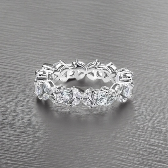 Gorgeous Ring! - Picture 1 of 7